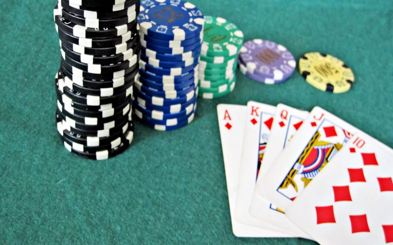 Vì sao người chơi nên nhớ thứ tự bài poker?